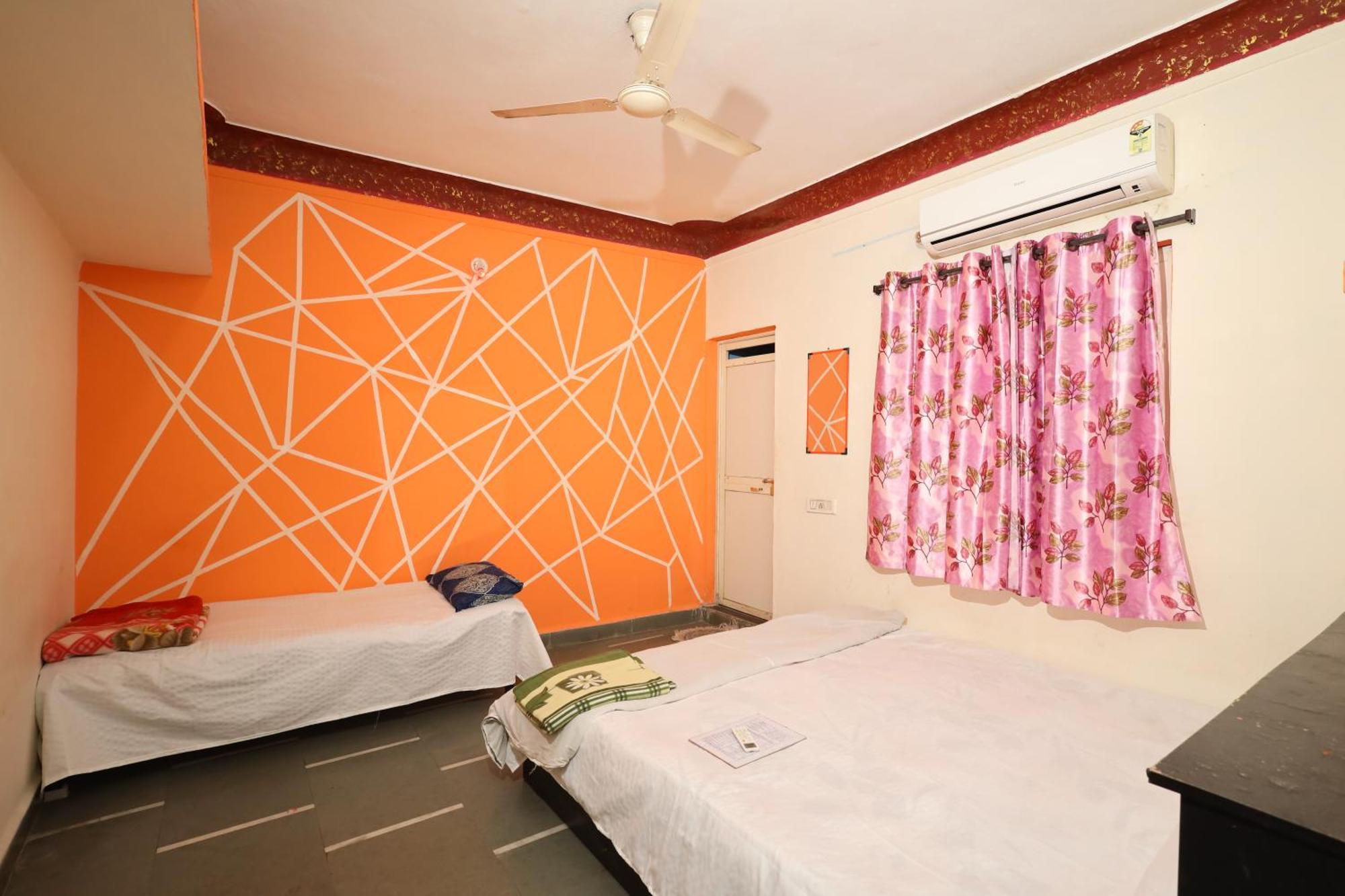 Rai Guest House อุจเจน ภายนอก รูปภาพ