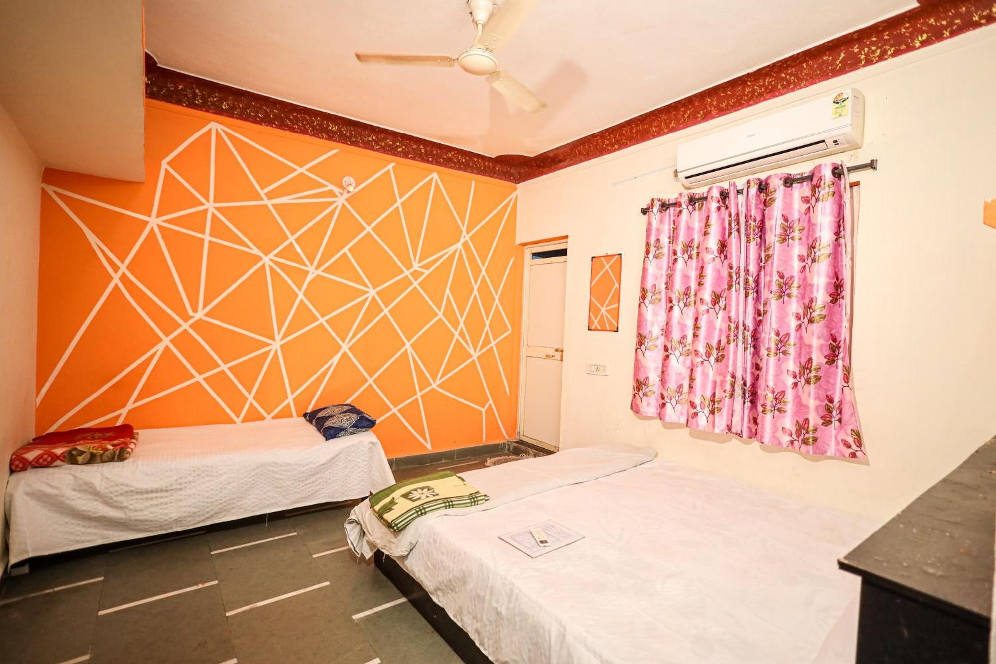 Rai Guest House อุจเจน ภายนอก รูปภาพ