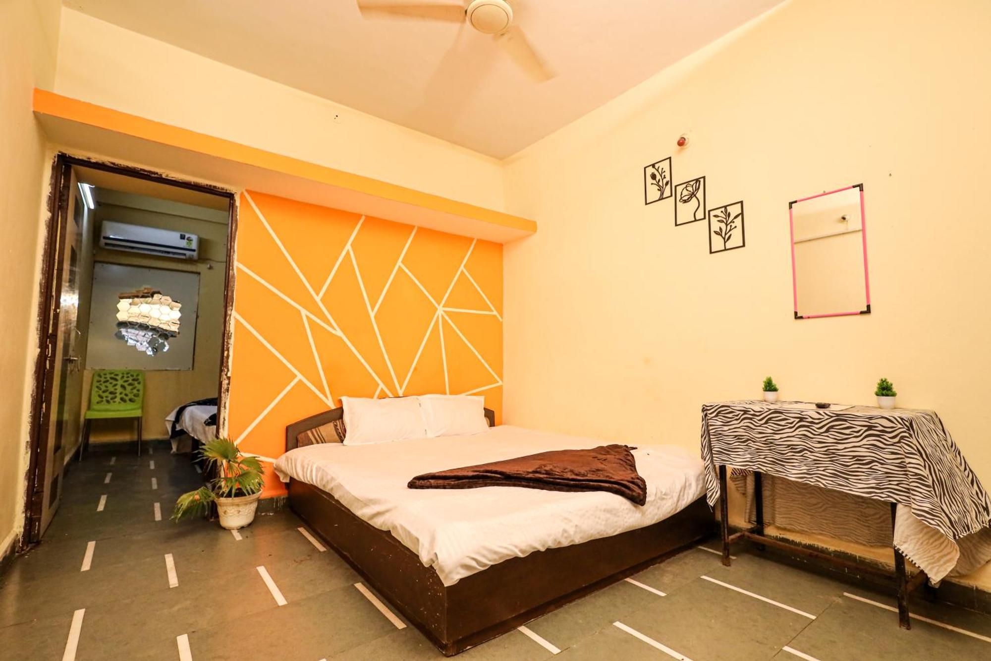 Rai Guest House อุจเจน ภายนอก รูปภาพ