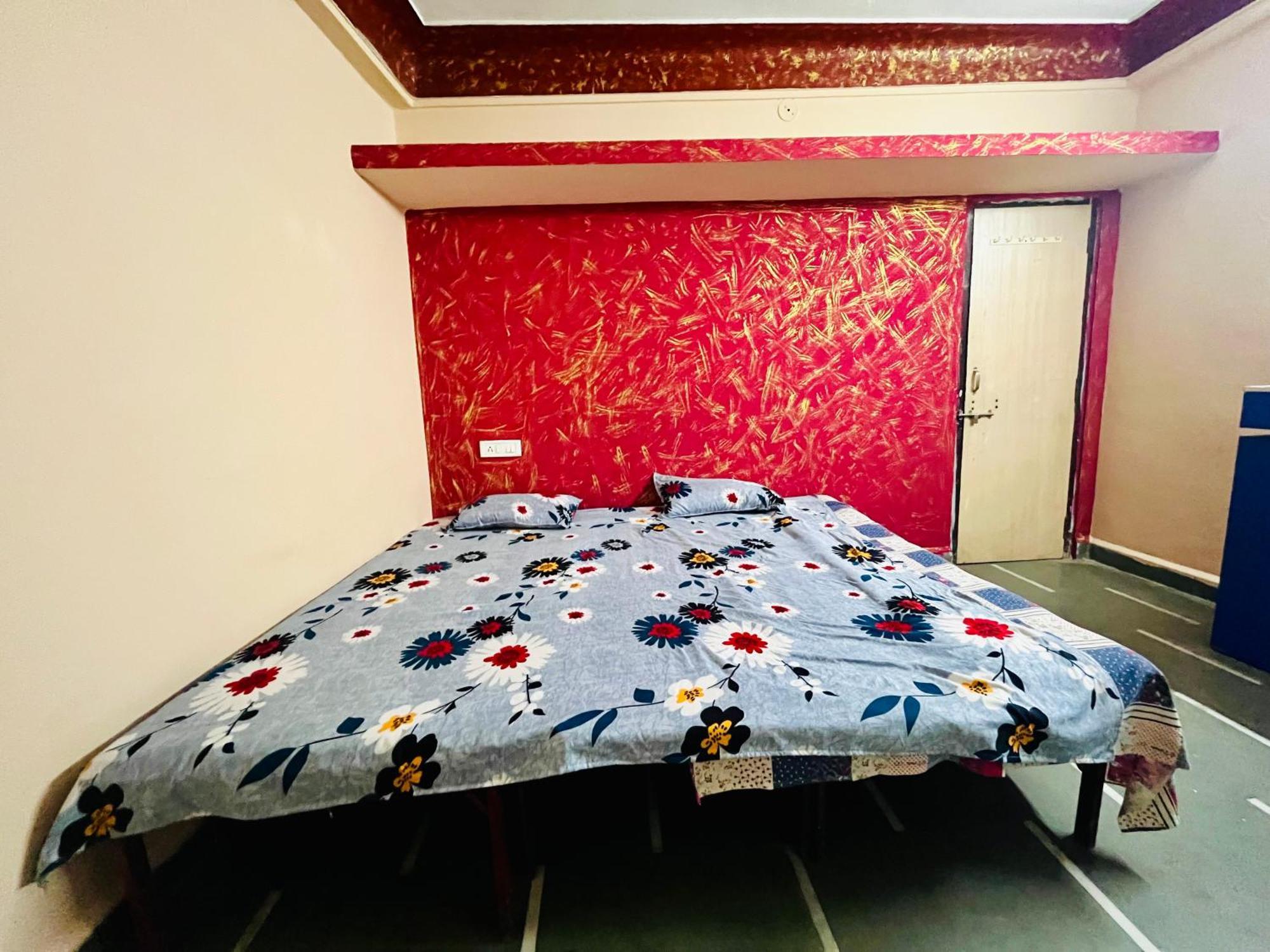 Rai Guest House อุจเจน ภายนอก รูปภาพ