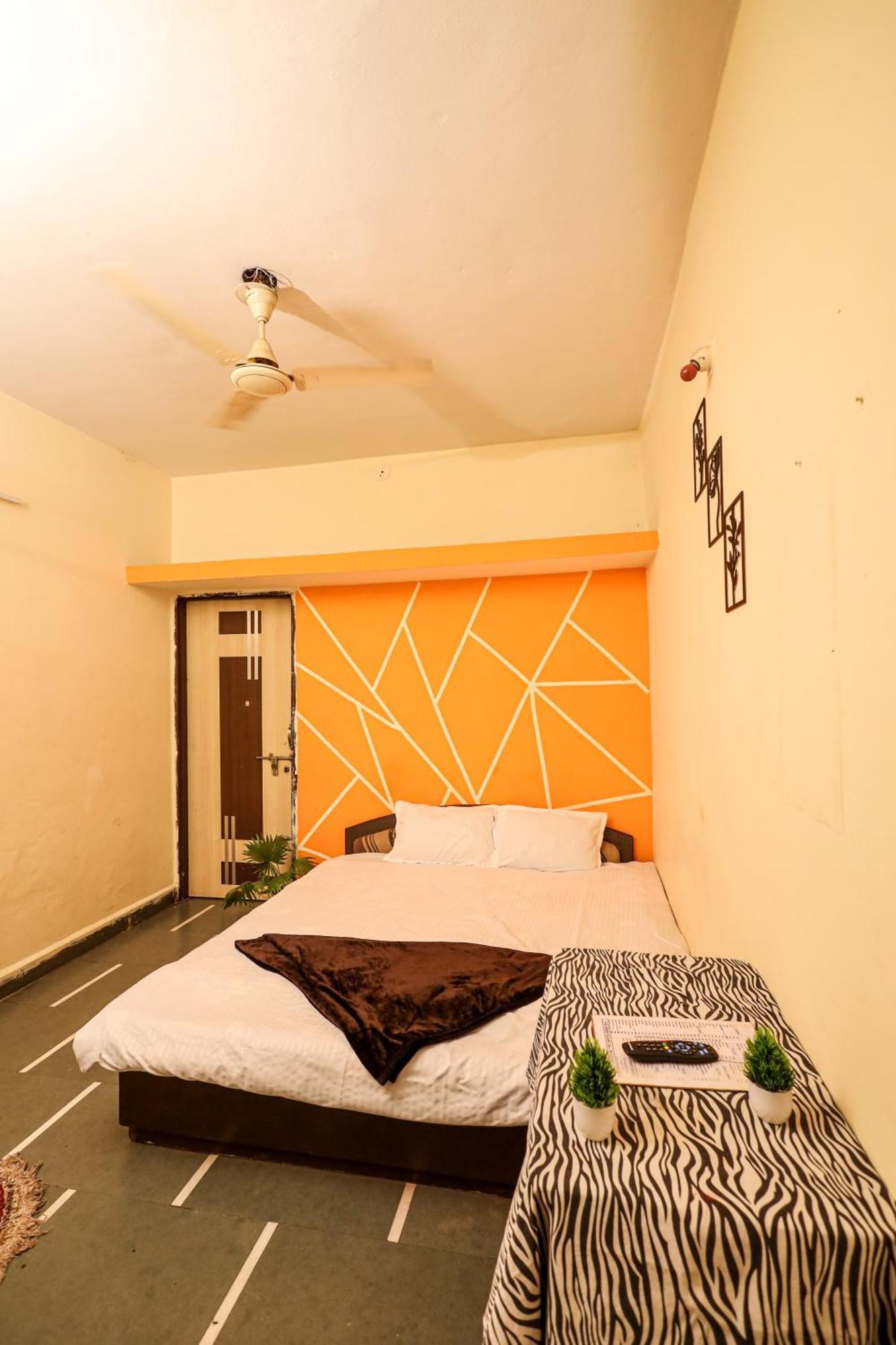 Rai Guest House อุจเจน ภายนอก รูปภาพ