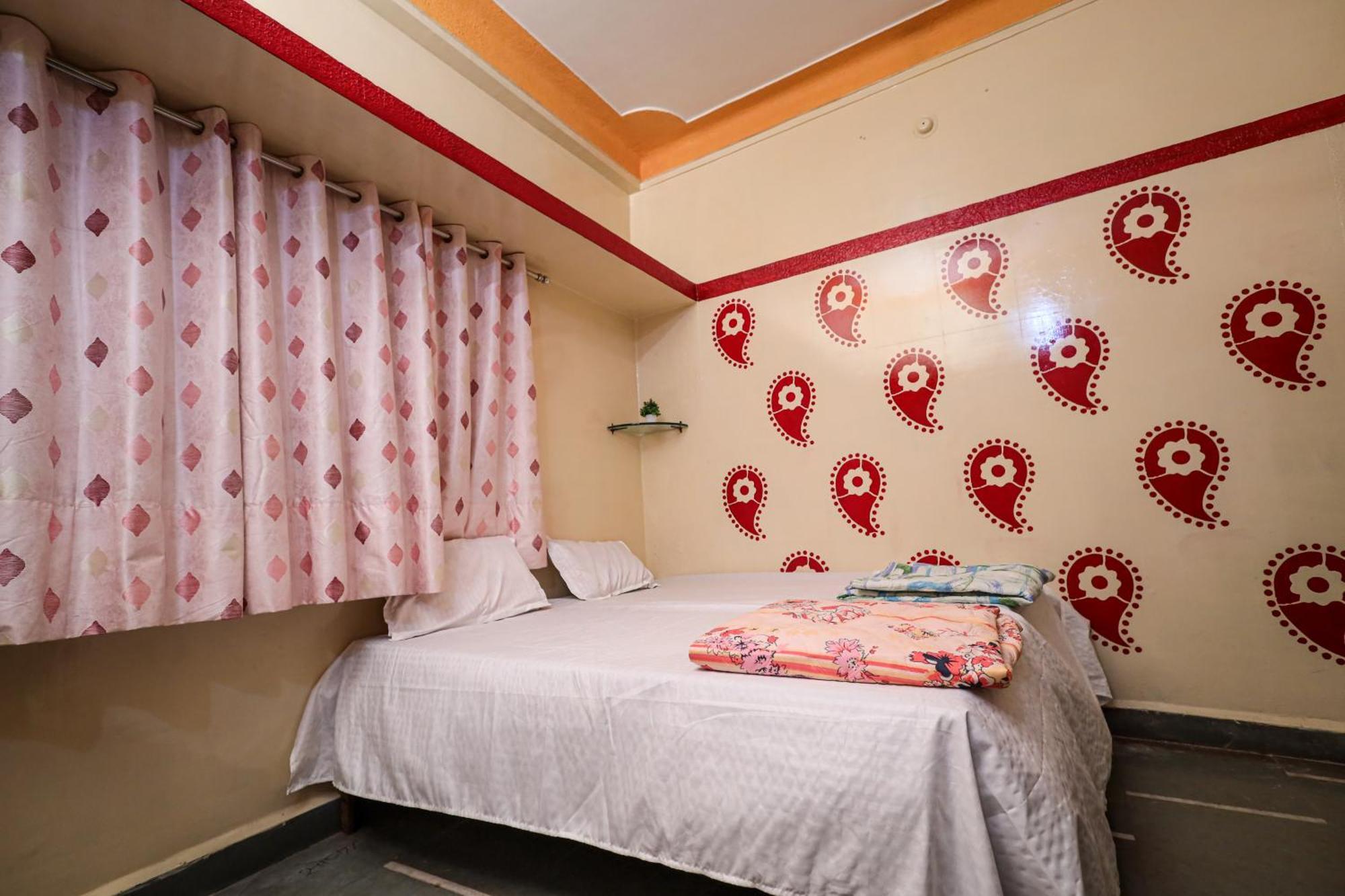 Rai Guest House อุจเจน ภายนอก รูปภาพ