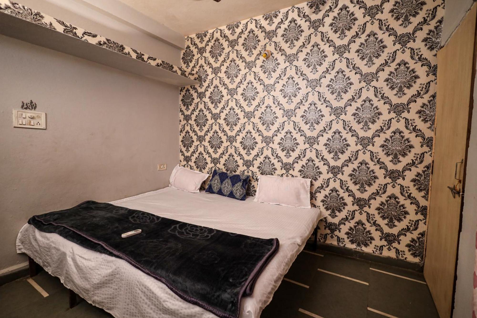 Rai Guest House อุจเจน ภายนอก รูปภาพ